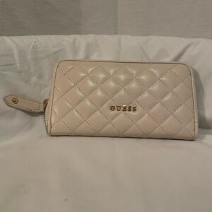 GUESS Off White Quilted Women's Zipper Wallet